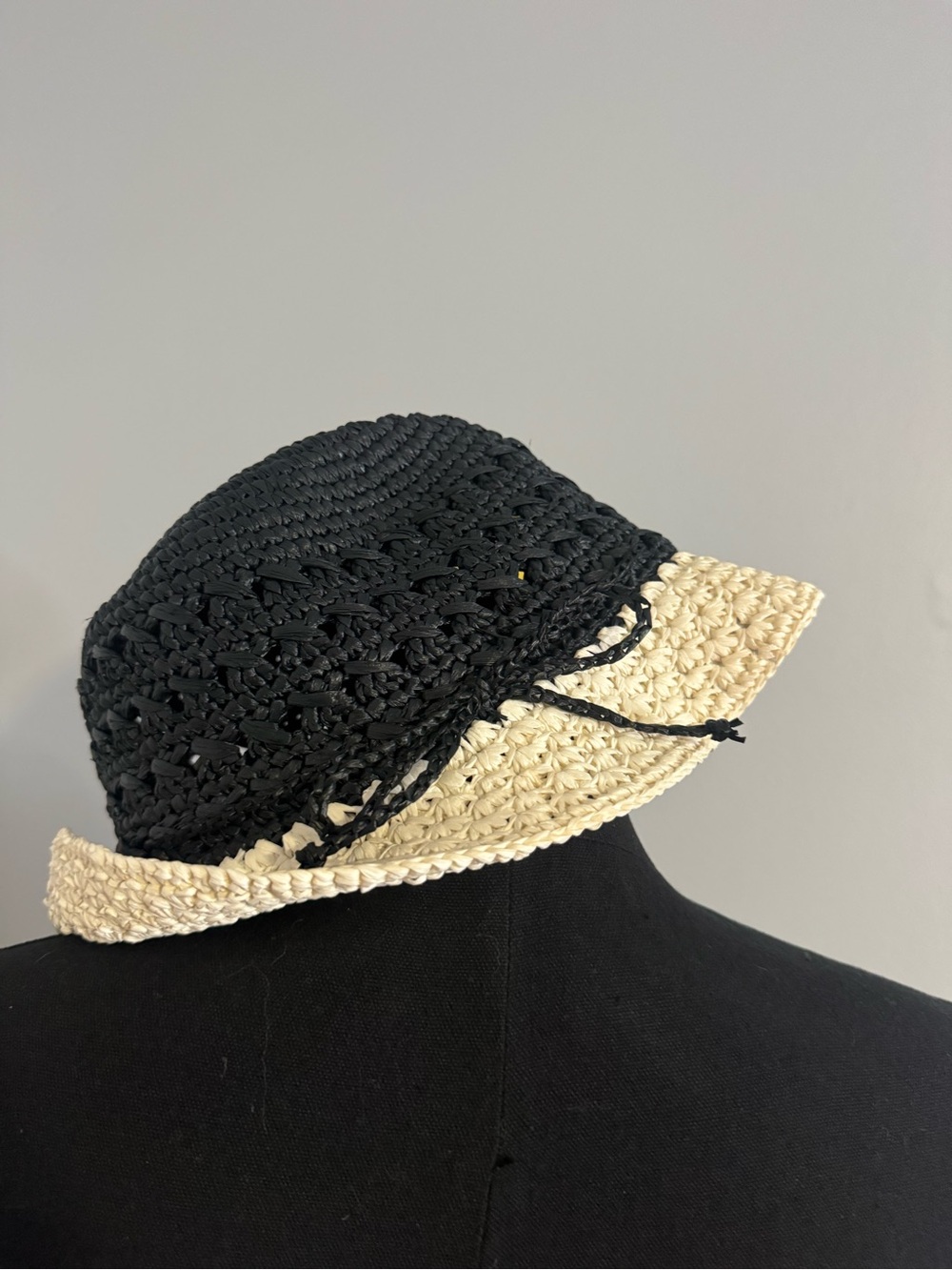 Kate Spade Fedora Woven Straw Hat in Black & Cream